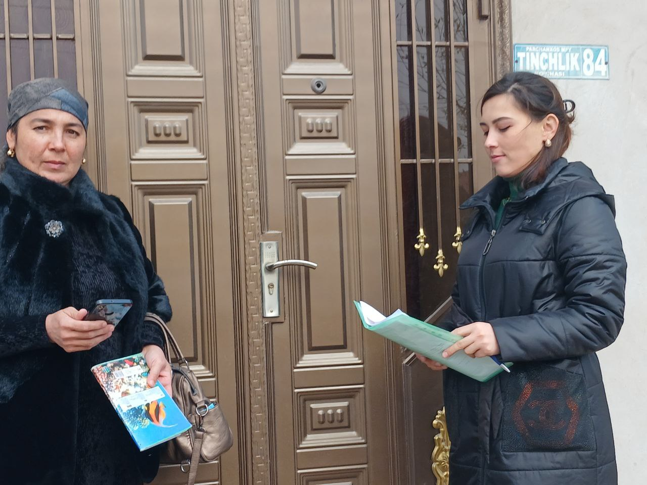 Хива туман ходимлари томонидан 42-сонли мактабда ва Парчанхос махплласи, Тинчлик кучаси вирусли гепатит А касаллиги билан касалланган бемор яшпш жойи ва укув масканида санитария-таргибот хамда дезинфекция  ишлари олиб борилди.