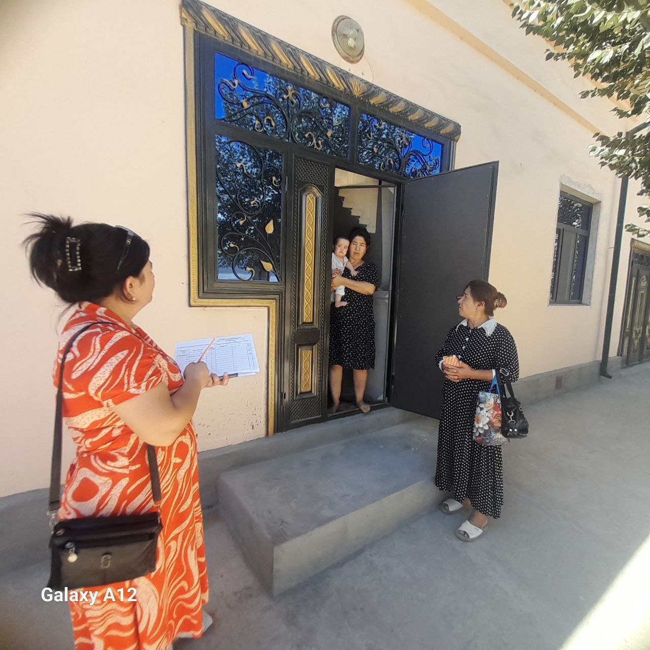 Xiva tuman Sanitariya-epidemiologik osoyishtalik va jamoat salomatligi bo'limi hodimlari tomonidan Xiva tumani Al-Xorazmiy mahallasi Oltin boshoq ko'chasida yashovchi fuqarolar bilan sanitariya profilaktik tadbirlar o'tkazildi.